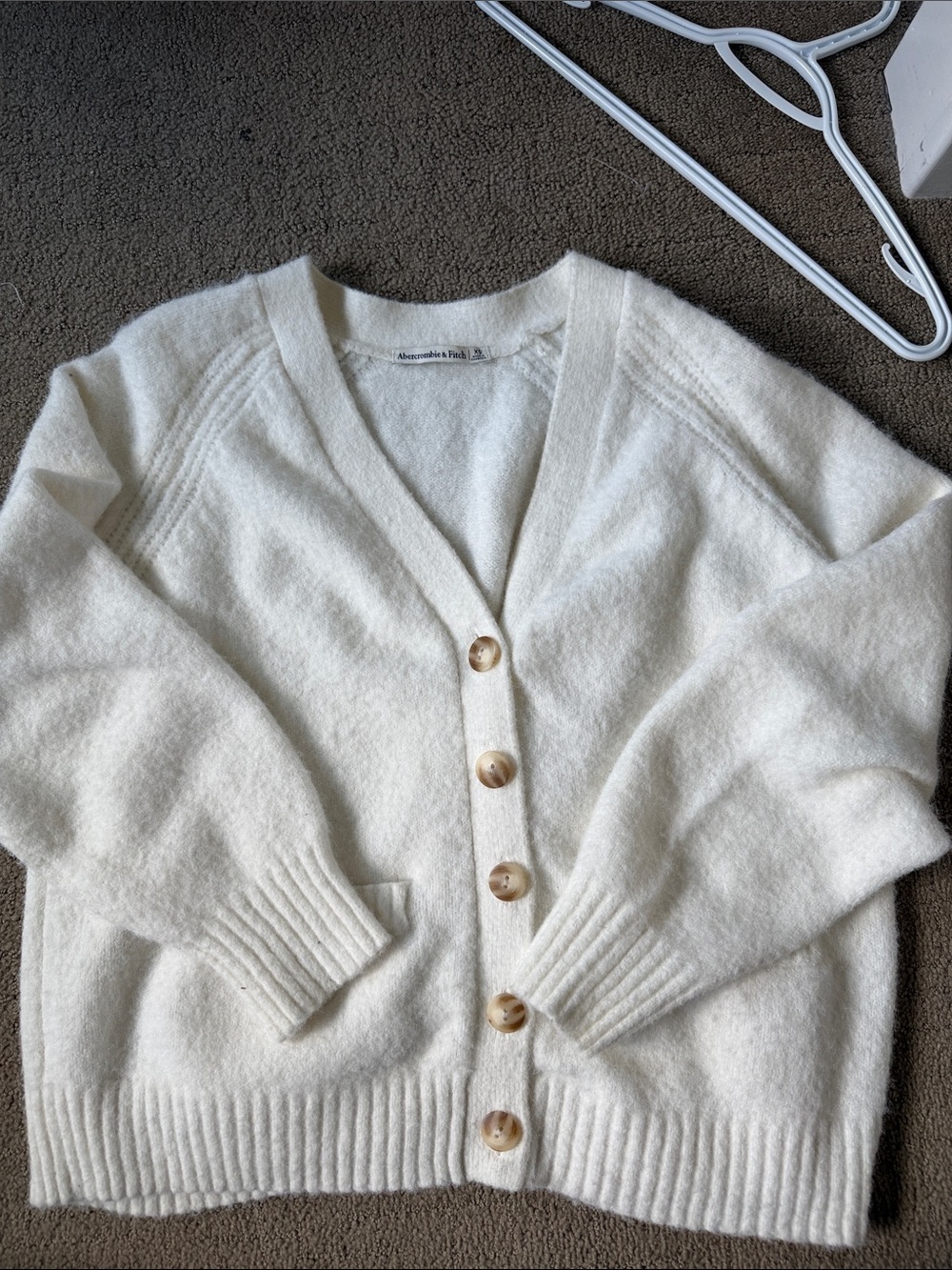 Abercrombie & Fitch Cream Button-Front V-Neck Cardigan